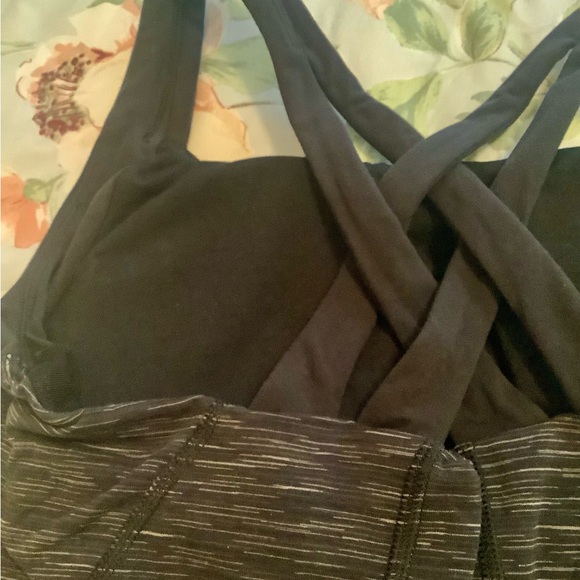 Athletic top grey crisscross straps size medium built in bra  phone pocket 🥀 - Picture 6 of 8